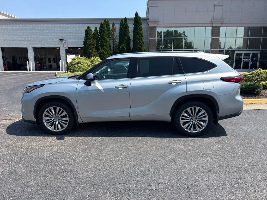 Used 2023 Silver Toyota Platinum image 7