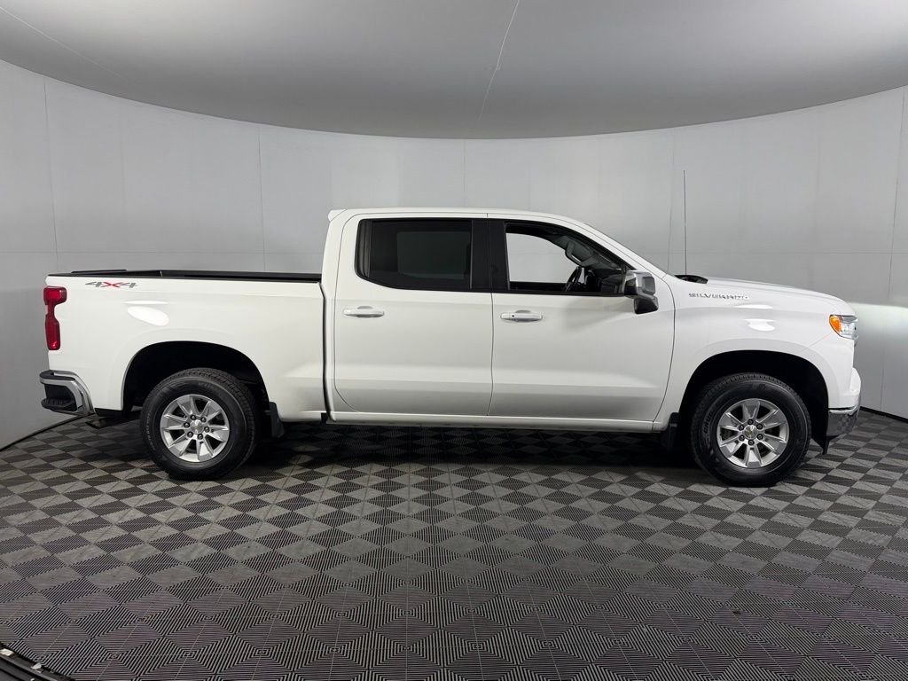 Used 2025 White Chevrolet LT image 3