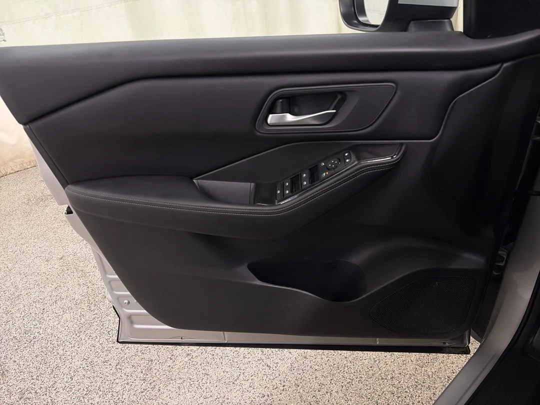 2025 Nissan Rogue SV - Photo 17