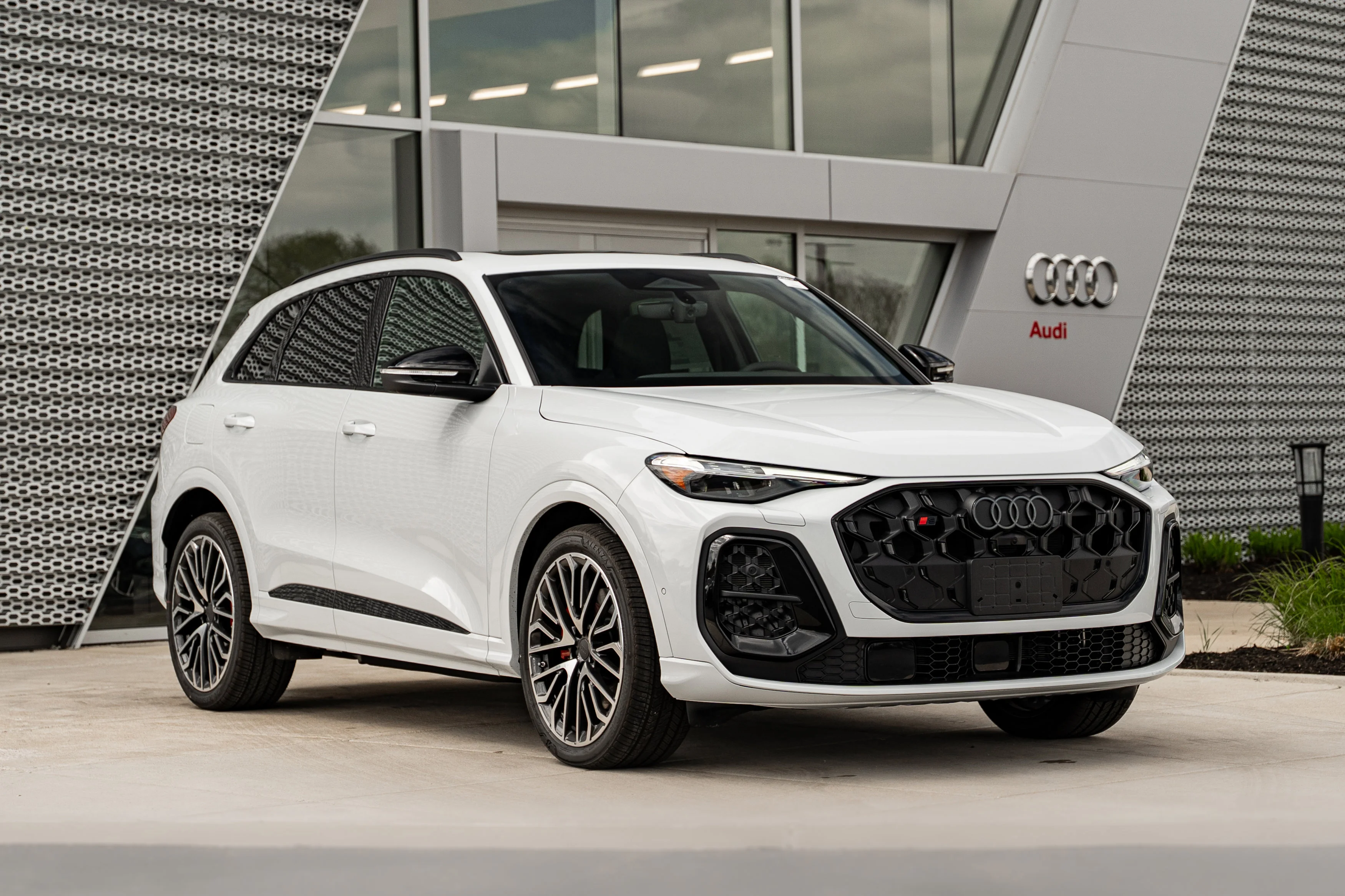 2026 Audi SQ5 Premium Plus quattro's photo