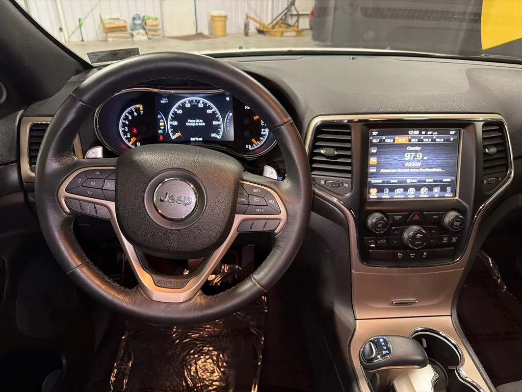 Used 2015 Bright White Clearcoat Jeep Laredo image 16