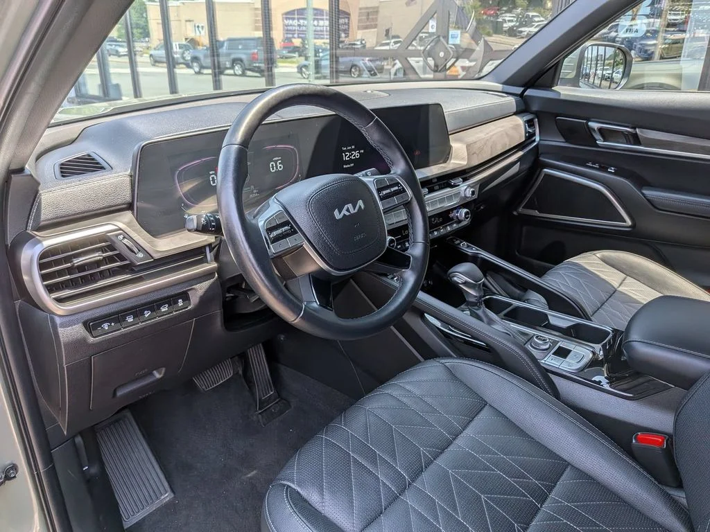 Used 2024 Green Kia EX X-Line image 15