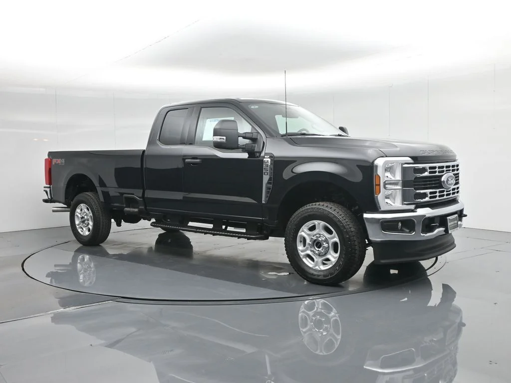 New 2026 Agate Black Metallic Ford XLT image 24