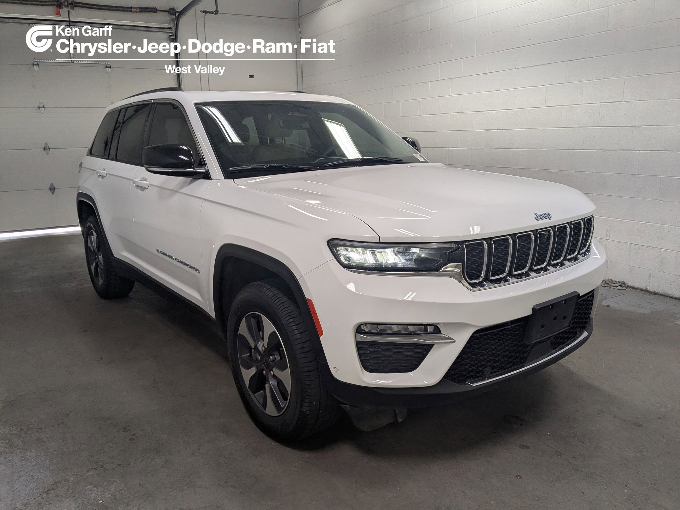 2022 Jeep Grand Cherokee 4xe 4x4's photo