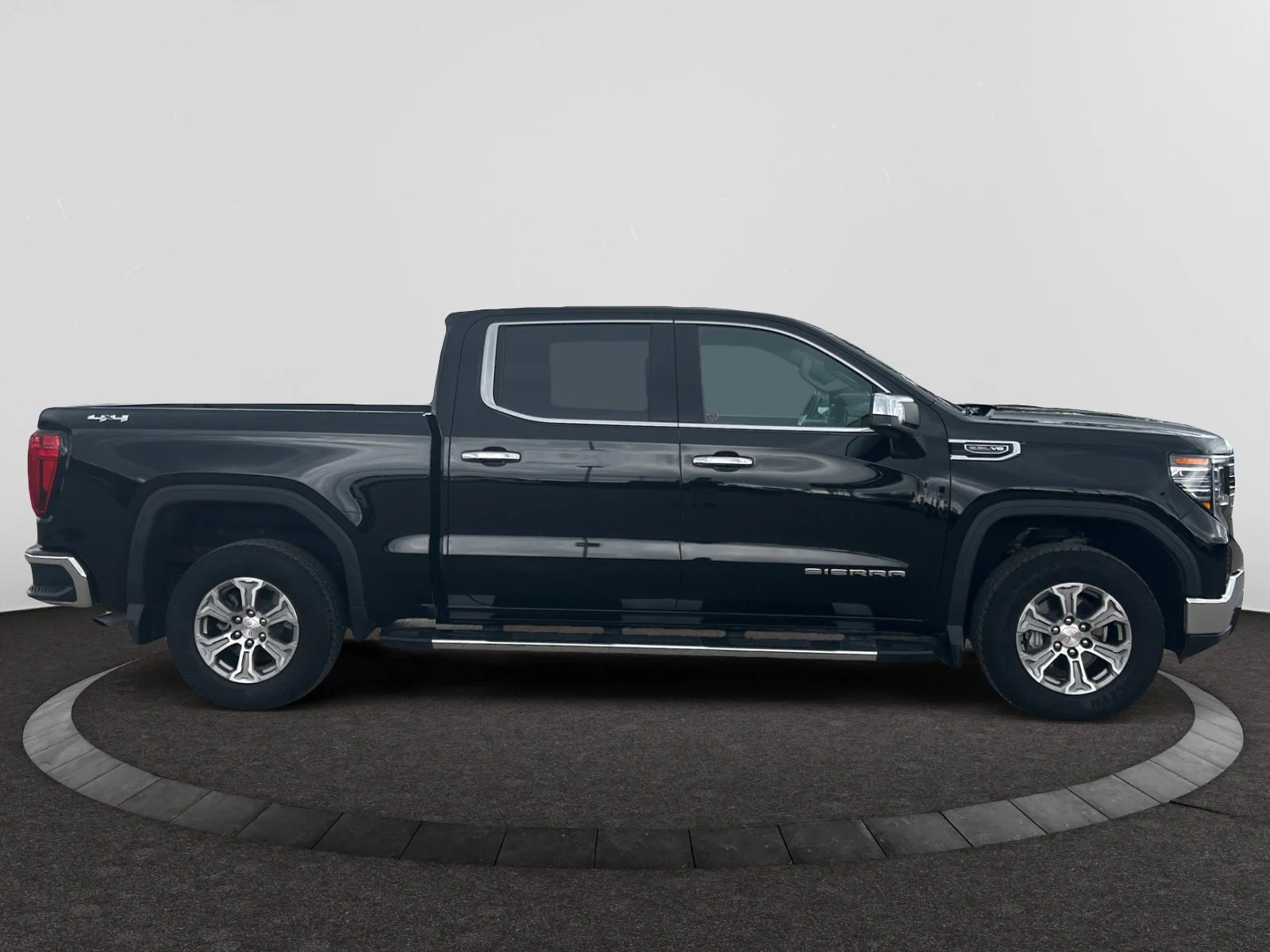 Used 2025 Black GMC SLT Crew Cab image 6