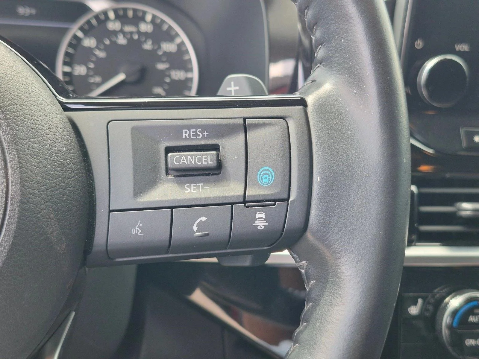 Used 2022 Scarlet Ember Tintcoat Nissan SL image 11