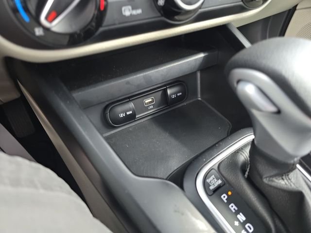 Used 2025  Kia LX image 21