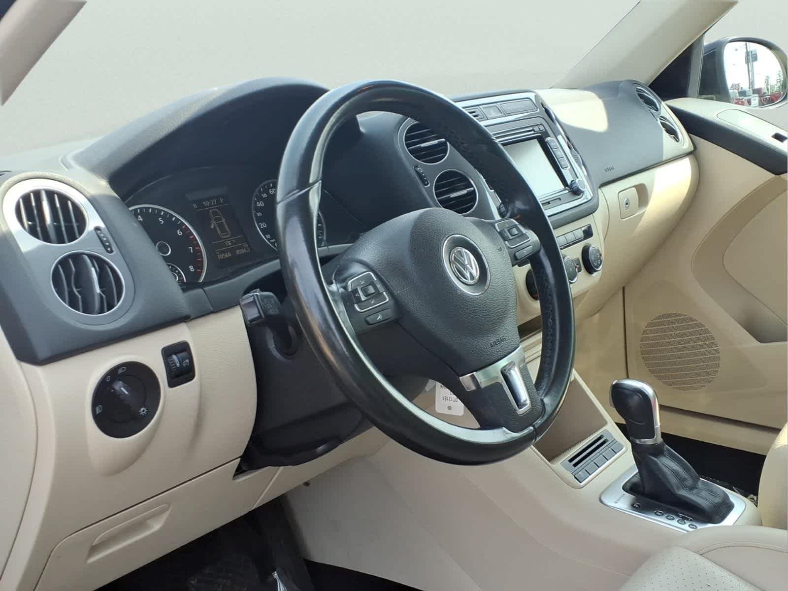 Used 2013 Deep Black Metallic Volkswagen SE w/Sunroof & Nav image 14