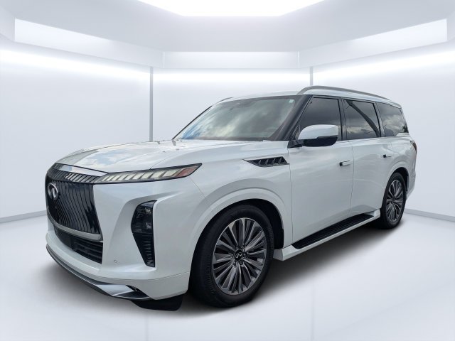 Used 2025 White INFINITI LUXE image 7