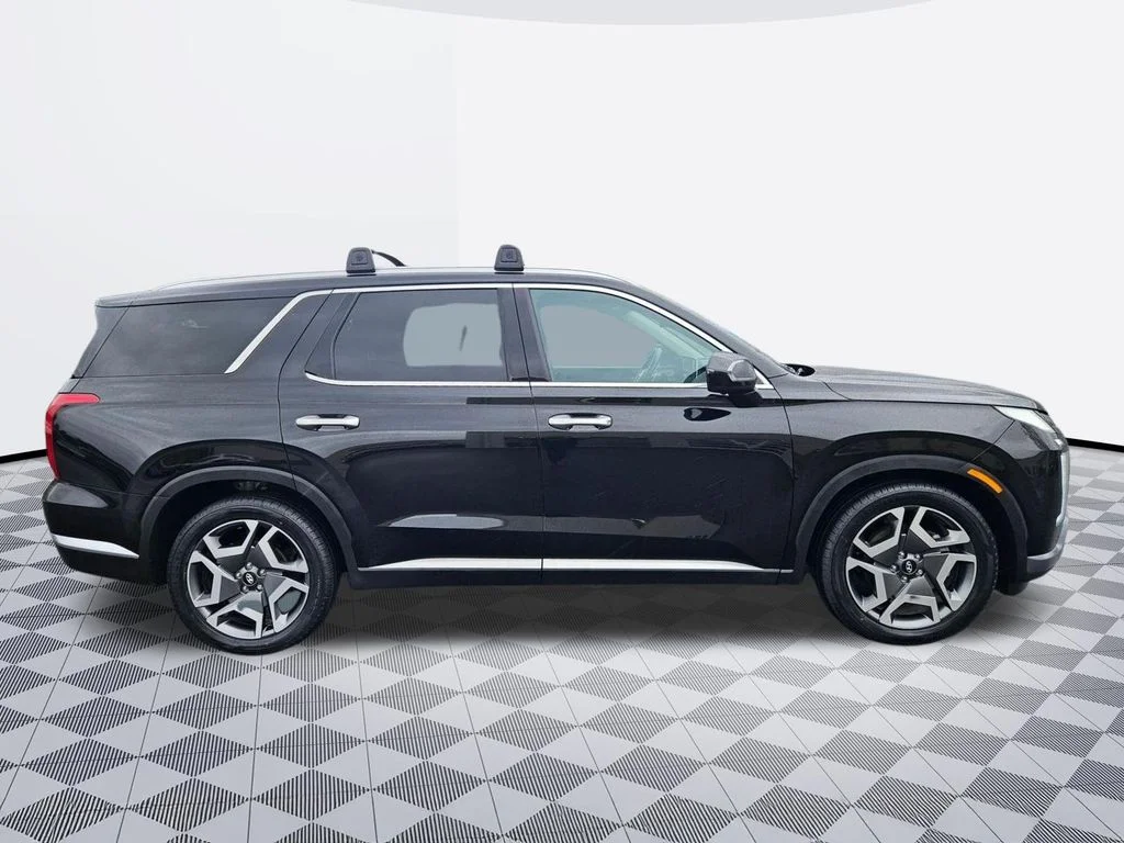 Used 2023 Abyss Black Pearl Hyundai Limited image 7