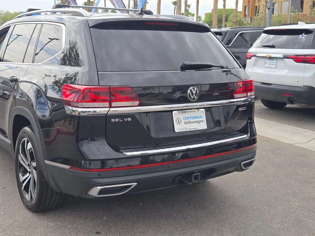 Used 2021 Black Volkswagen SEL Premium image 5