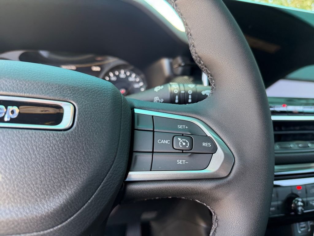 New 2026 Fathom Blue Pearl-Coat Exterior Paint Jeep Latitude image 25