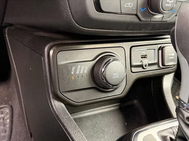 Used 2022 Blue Jeep Altitude image 24