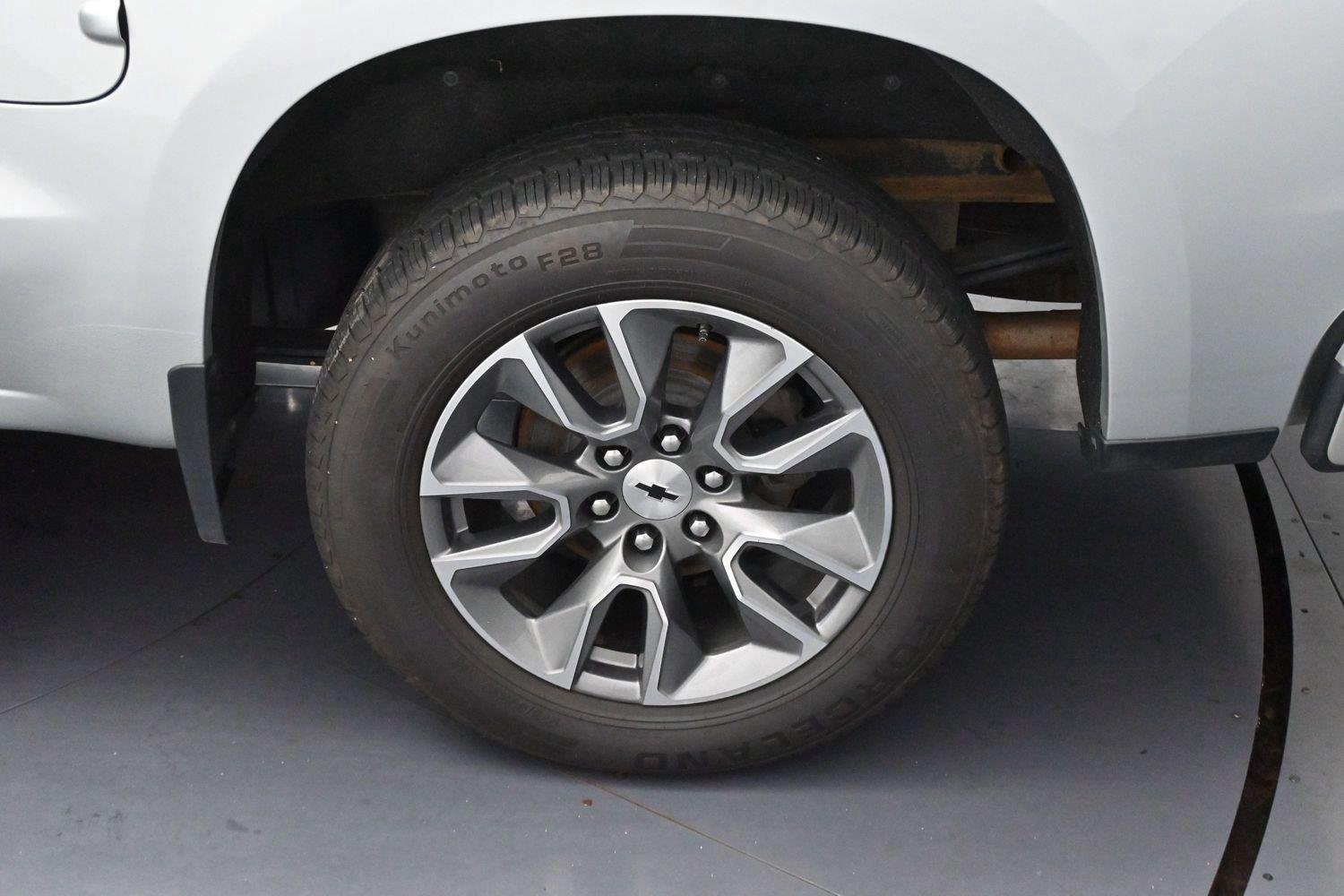 Used 2020 SILVER ICE METALLIC Chevrolet RST image 33