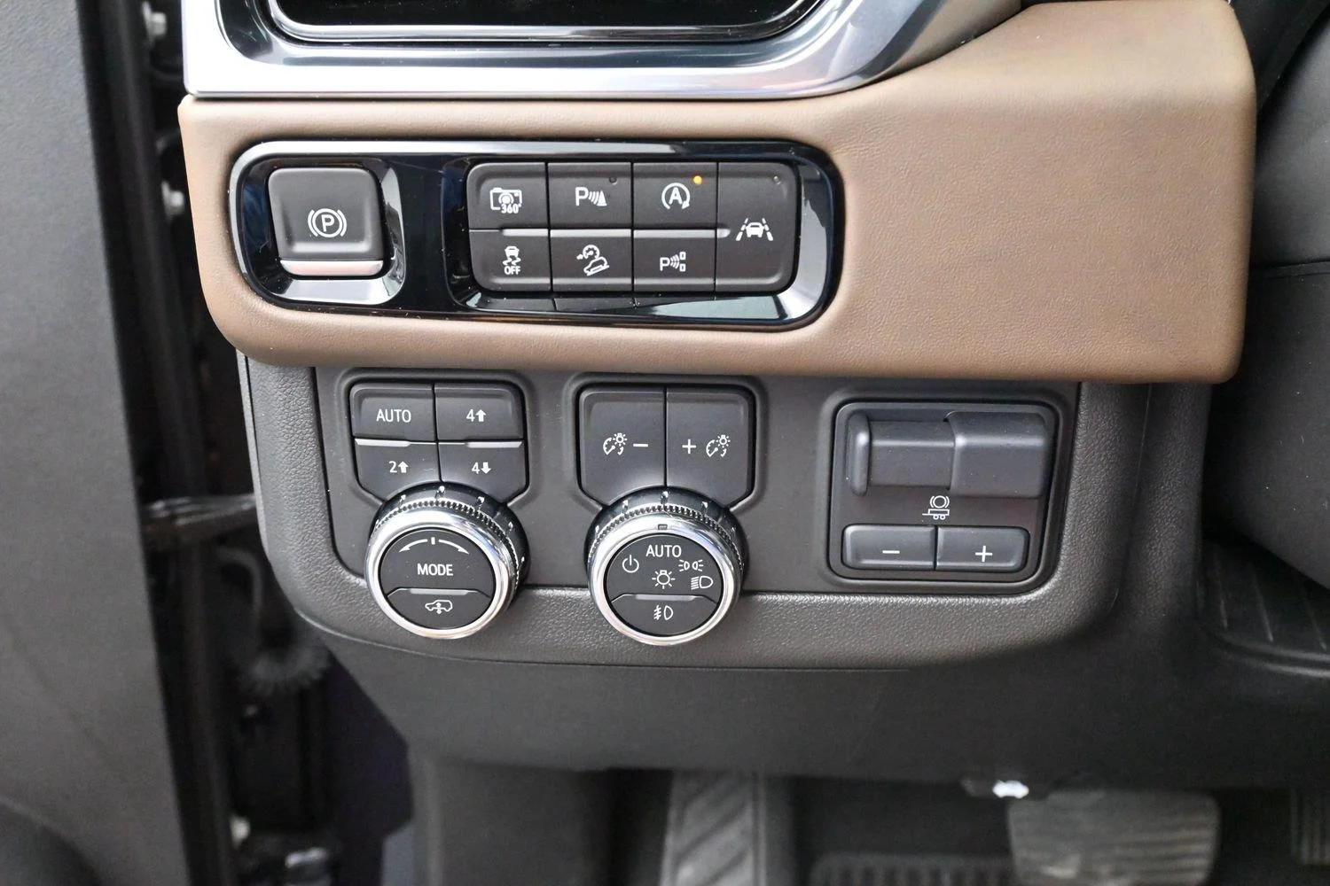 Used 2025 Titanium Rush Metallic GMC Denali Ultimate image 23