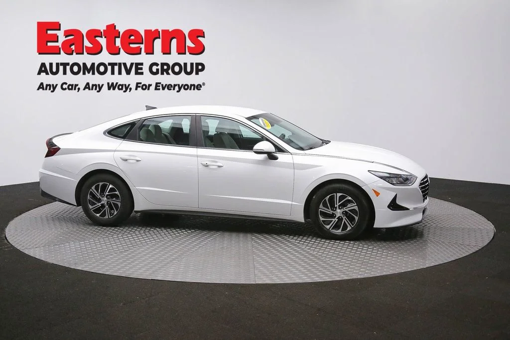 Used 2021 White Hyundai Blue image 42