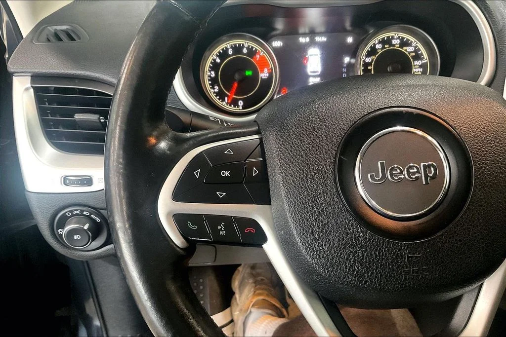 Used 2016 Black Jeep Trailhawk image 18