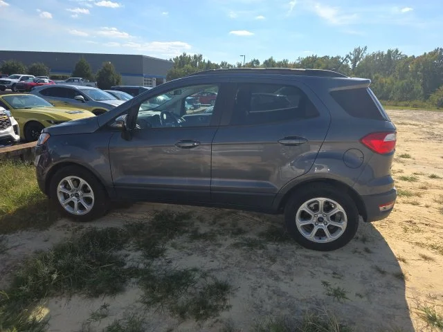 Used 2021  Ford SE image 3