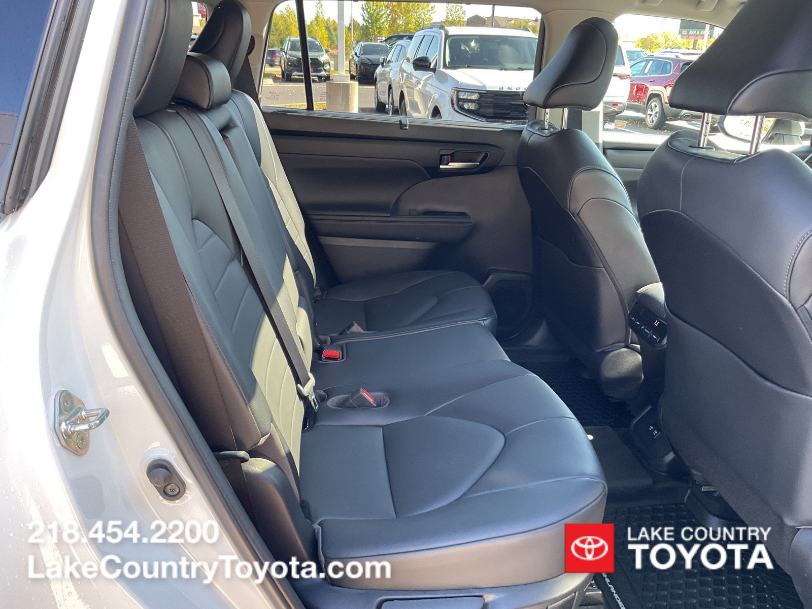 Used 2020 Blizzard Pearl Toyota XLE image 14