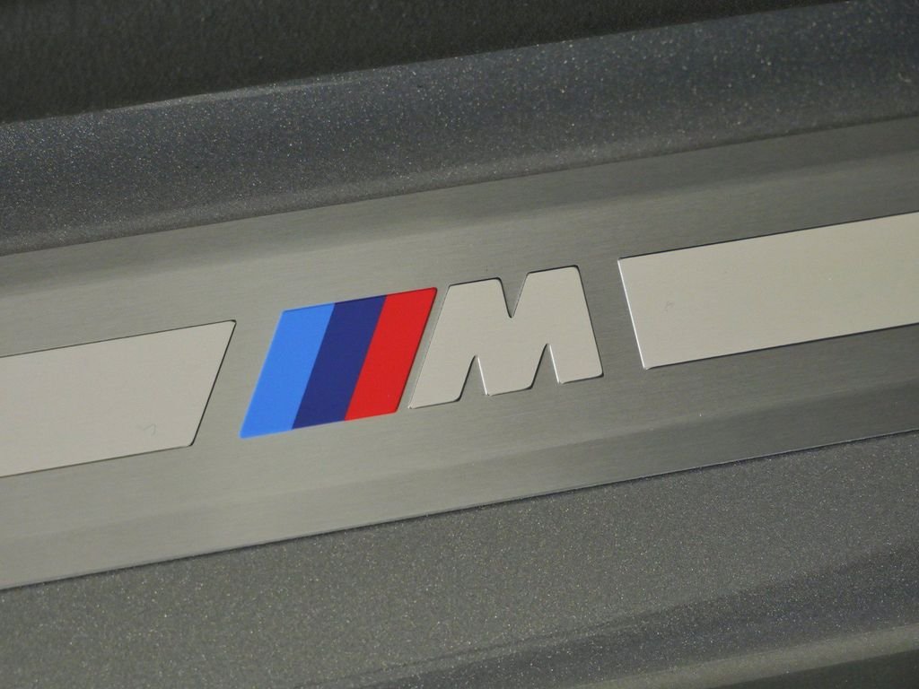 New 2027 Oxide Grey Metallic BMW 540i xDrive image 23