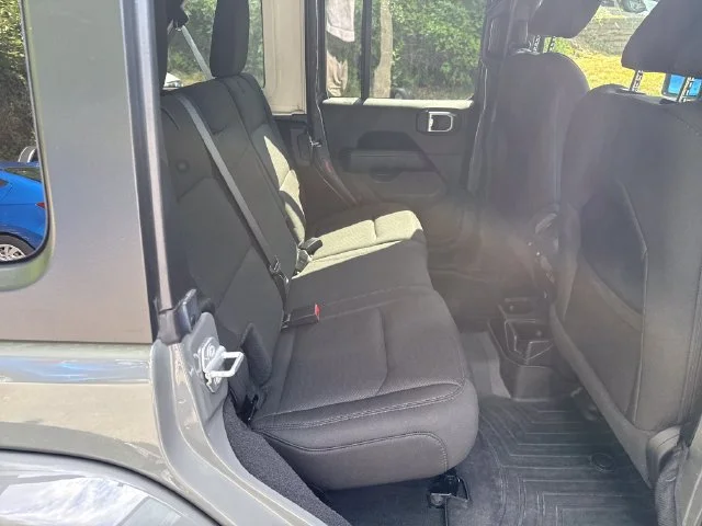 Used 2020 Sting-Gray Clearcoat Jeep Sahara image 10