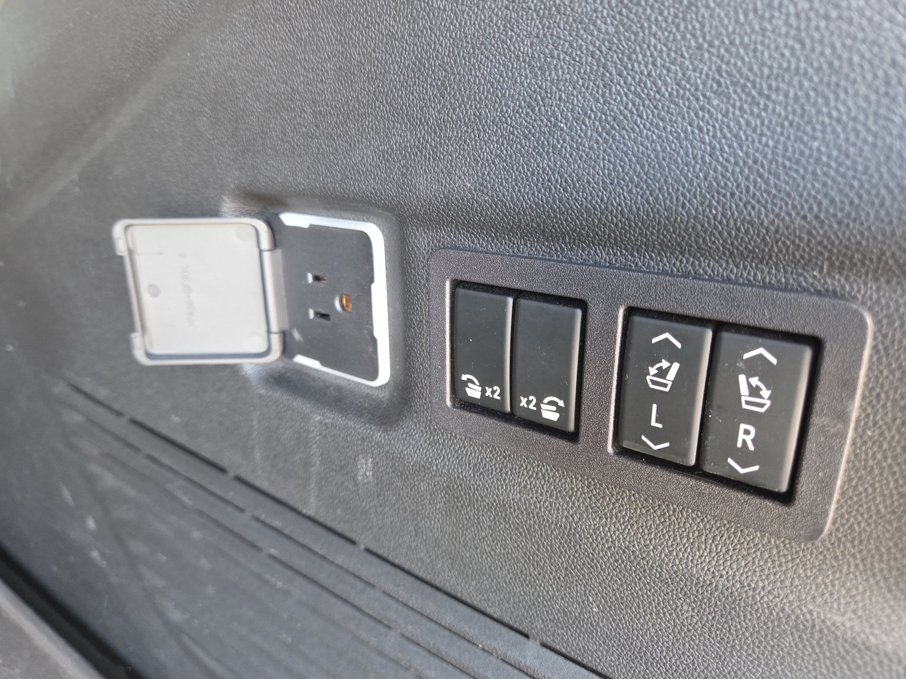 Used 2023 Silver Sage Metallic Chevrolet Premier image 35