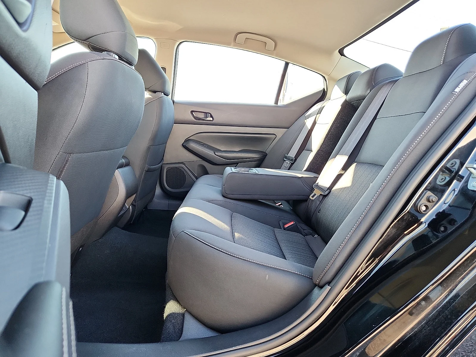 Used 2025 Super Black Nissan 2.5 SV image 10