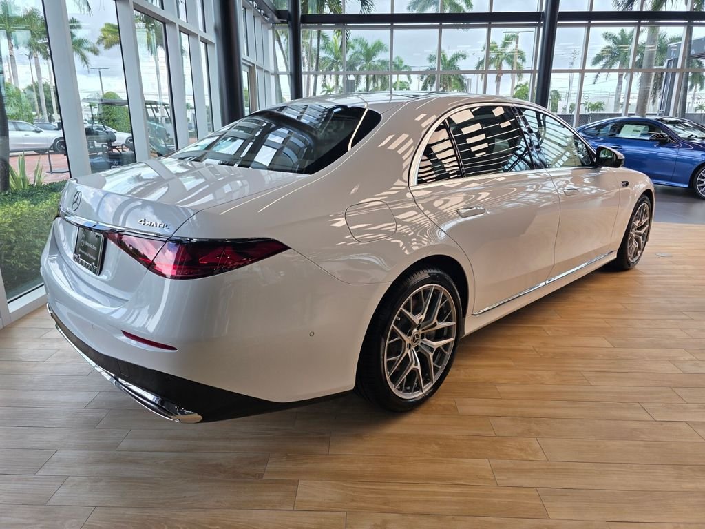 New 2027 MANUFAKTUR Moonlight White Metallic Mercedes-Benz S 500 image 4