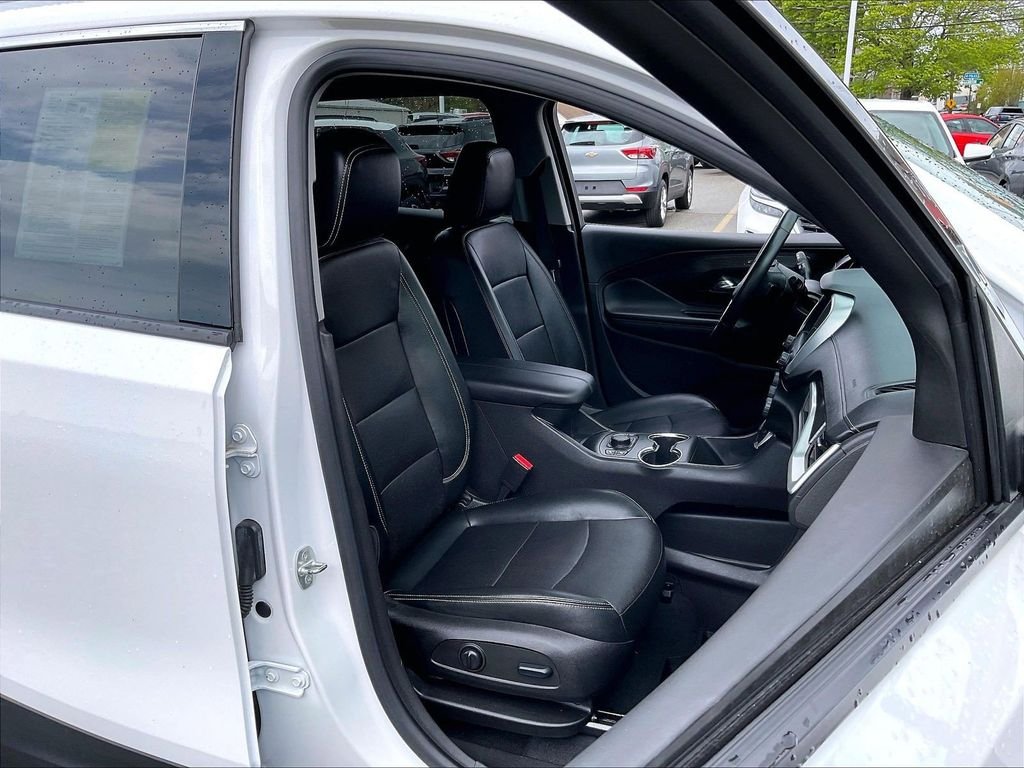 Used 2022 White GMC SLT image 11