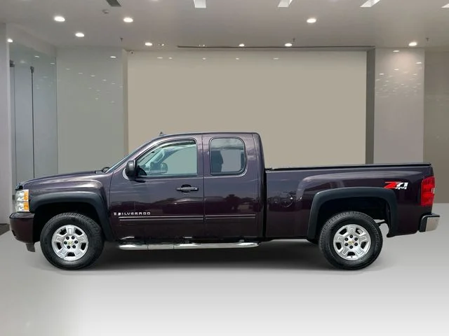 Used 2009 Red Chevrolet LT image 2