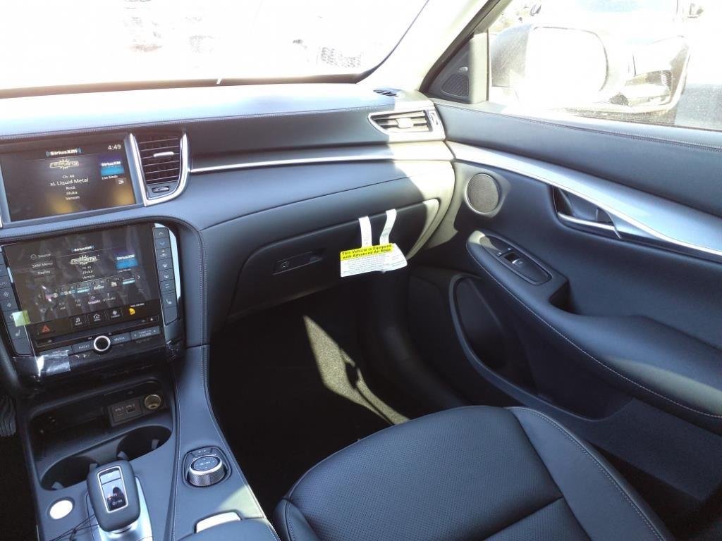 Used 2024 Radiant White INFINITI LUXE image 28