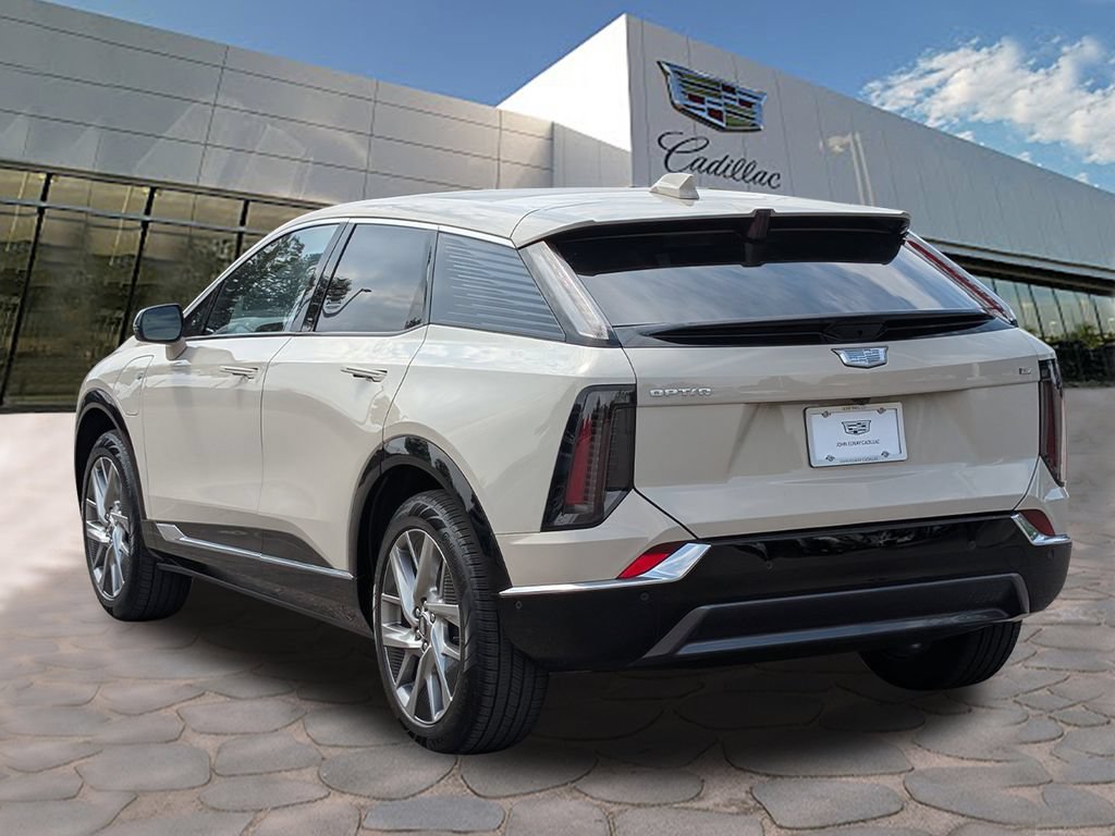 2027 Cadillac OPTIQ Premium Luxury - Photo 2