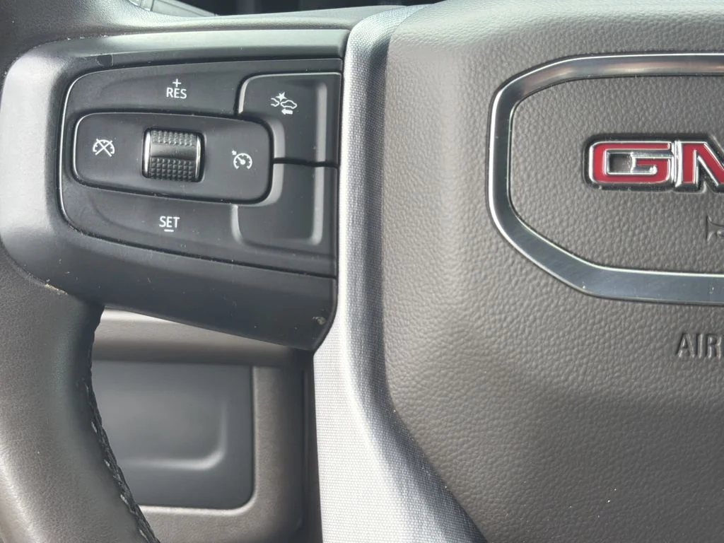 Used 2023 White GMC SLT image 25