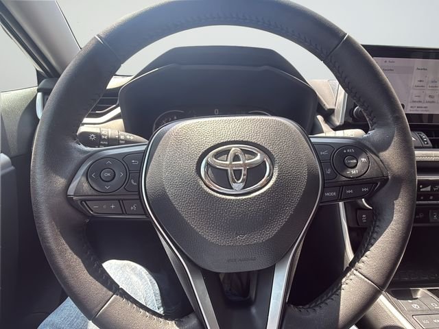 Used 2025 Silver Toyota XLE Premium image 28