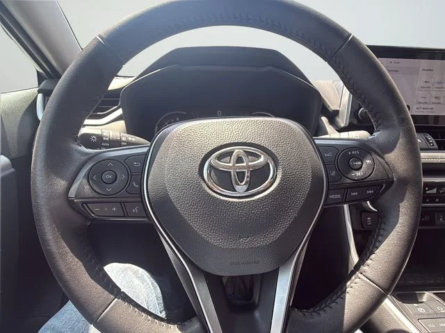 Used 2025 Silver Toyota XLE Premium image 28