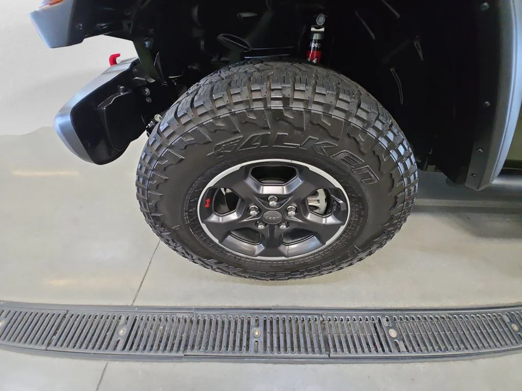 Used 2022 Green Jeep Rubicon image 9
