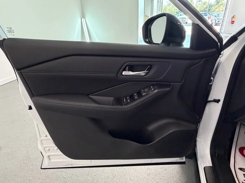 New 2026 Everest White Pearl TriCoat Nissan Dark Armor™ image 14