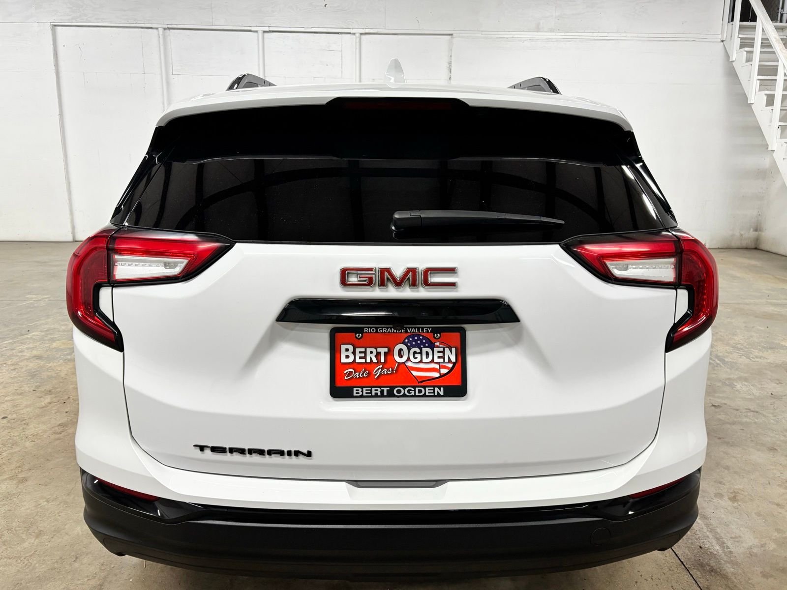Used 2024 White GMC SLE image 6