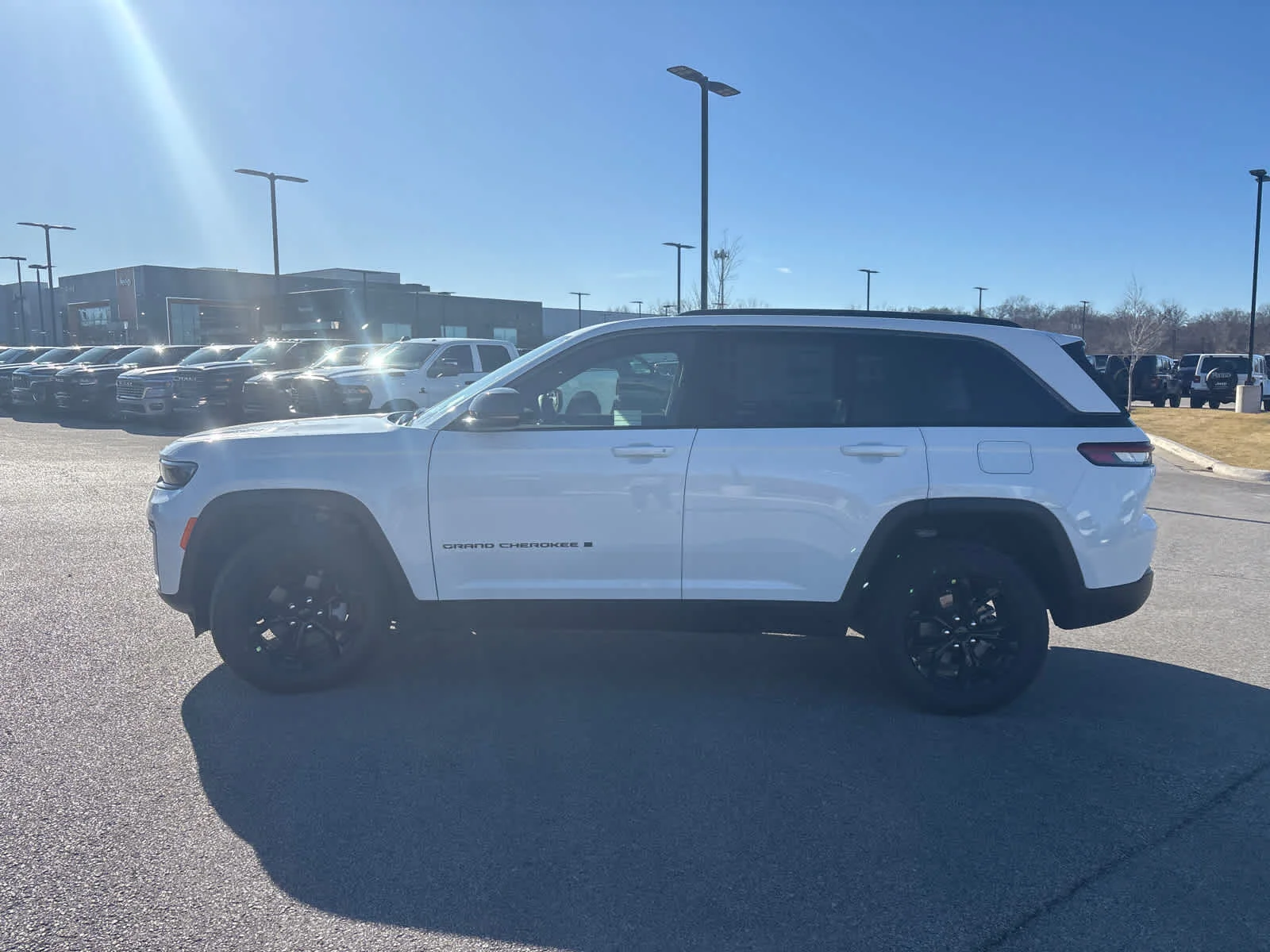 New 2026 Bright White Clearcoat Jeep Laredo Altitude image 5