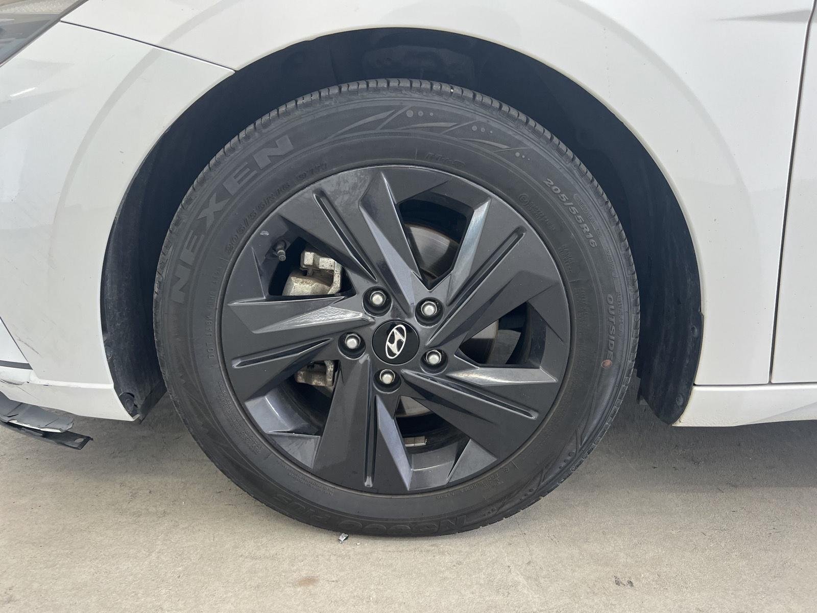 Used 2023 Quartz White Hyundai SEL image 7