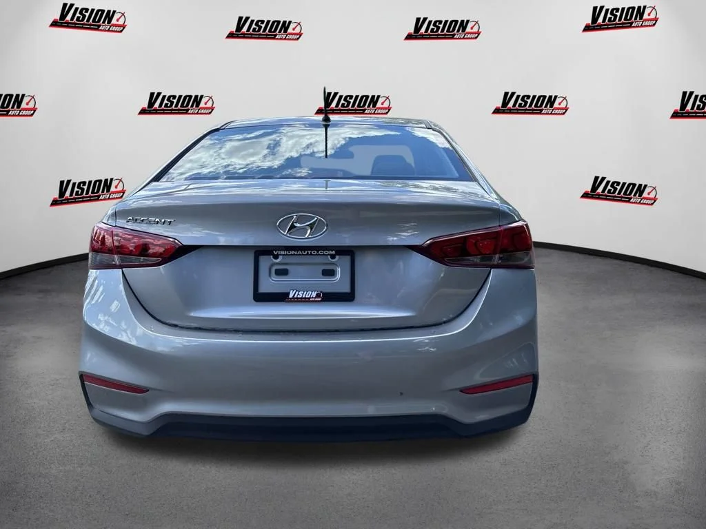 Used 2022 Gray Hyundai SE image 6