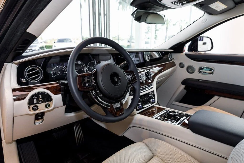 Used 2021 Midnight Sapphire Rolls-Royce  image 28