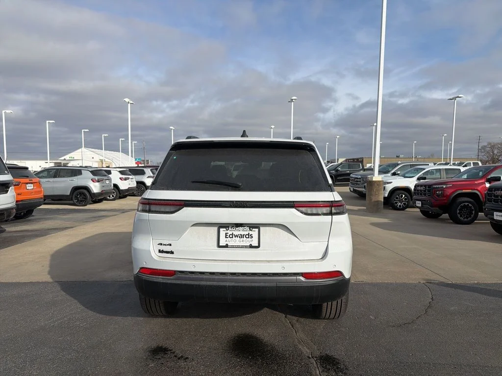 New 2026 Bright White Clear-Coat Exterior Paint Jeep Limited image 6