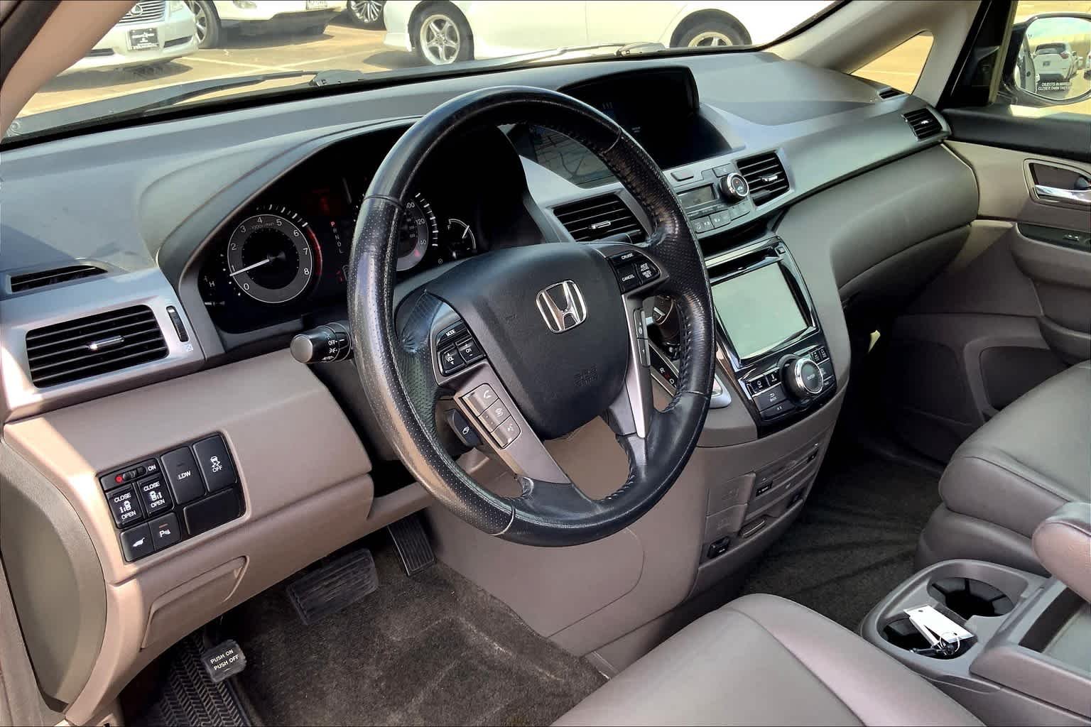 Used 2014 White Diamond Pearl Honda Touring image 18