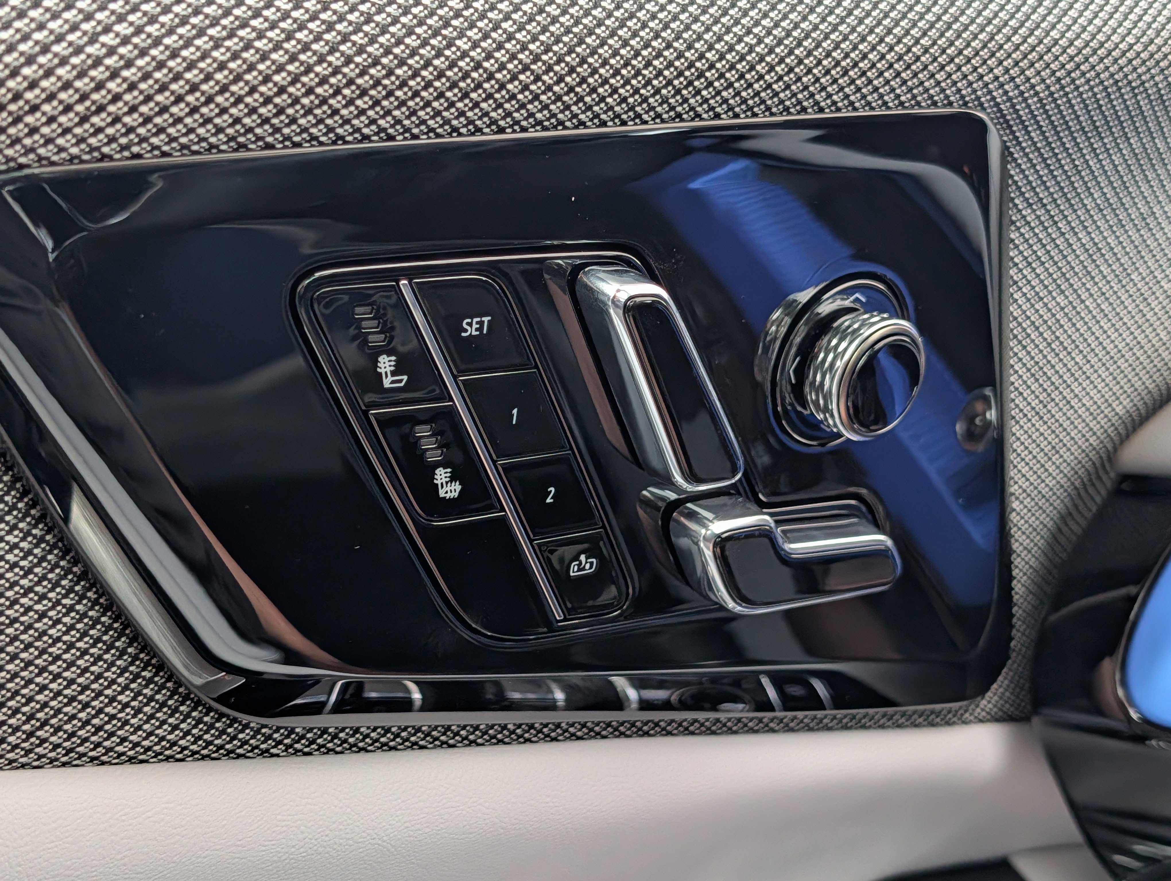 2026 Cadillac OPTIQ Luxury - Photo 18