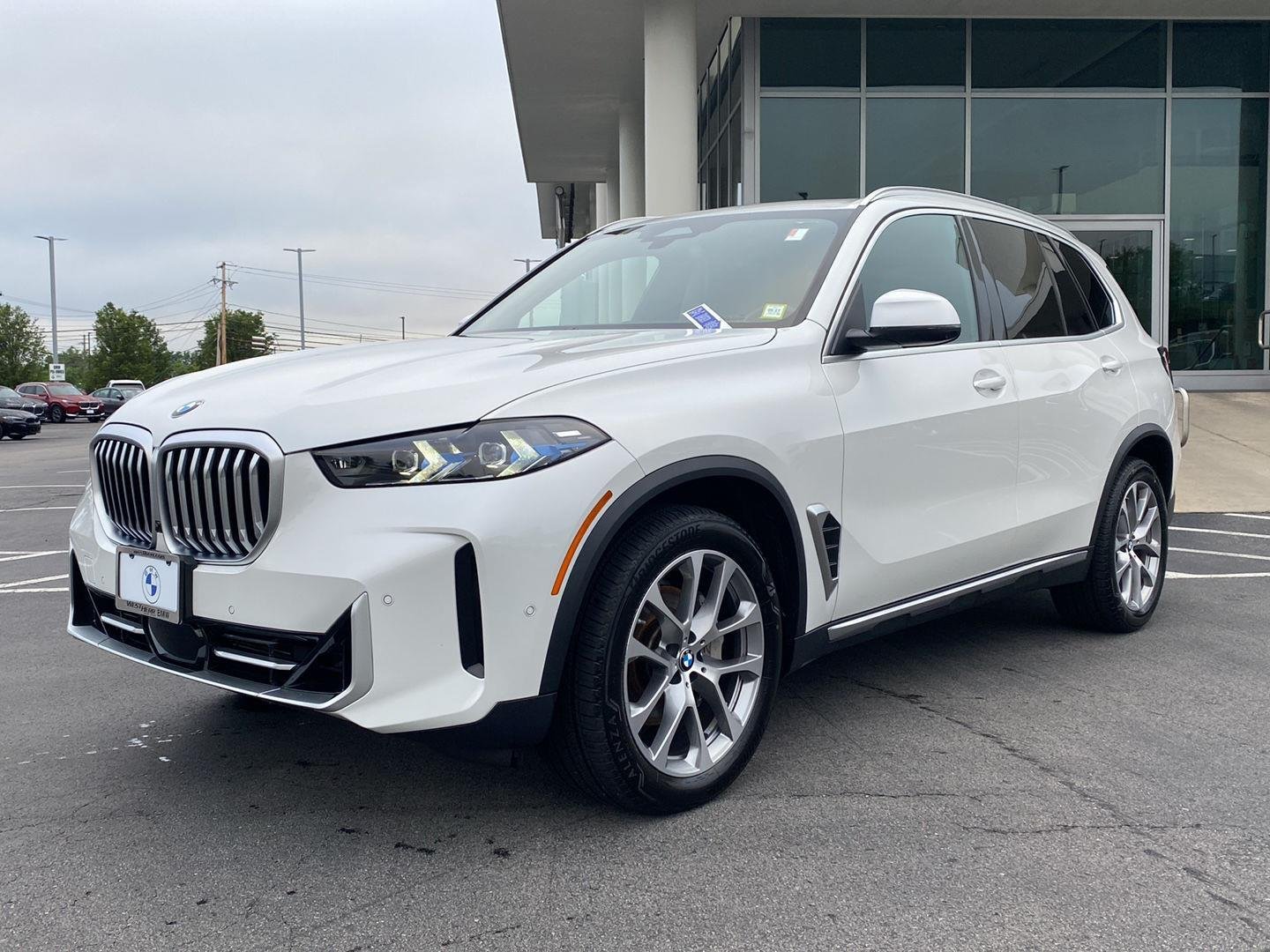 New 2026 Mineral White Metallic BMW xDrive40i image 13
