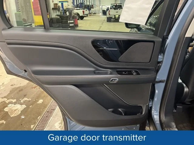 New 2026 Whisper Blue Metallic Clearcoat Lincoln Premiere® image 36