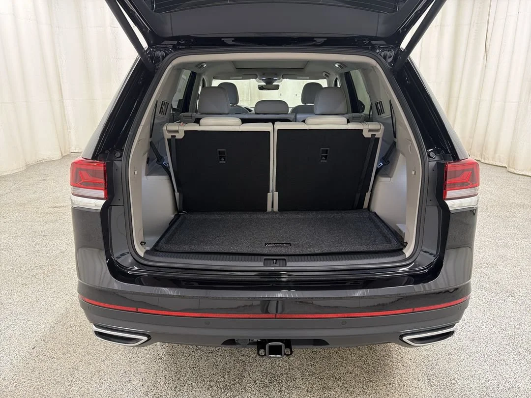 New 2026 Deep Black Pearl Volkswagen 2.0T SE w/Technology image 17