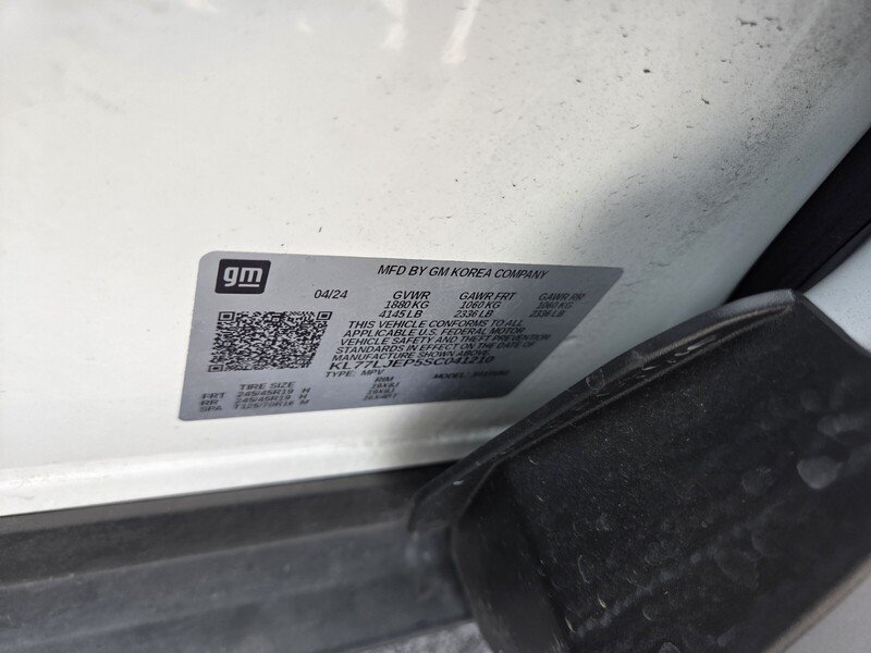 Used 2025 White Chevrolet 2RS image 31