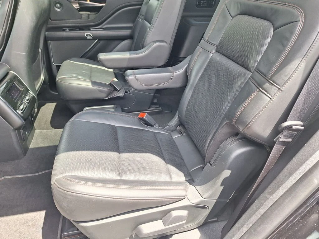 Used 2022 Black Lincoln Reserve image 23